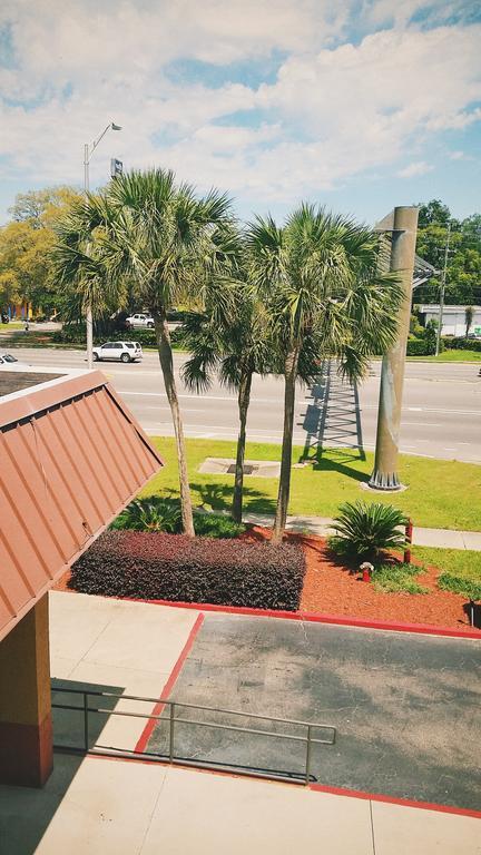 Days Inn Pensacola North Exterior photo