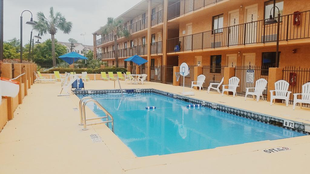 Days Inn Pensacola North Ferry Pass Exterior photo